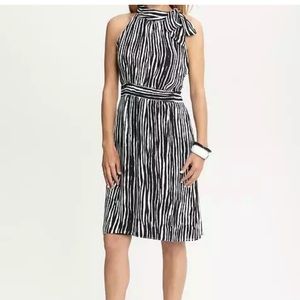 BANANA REPUBLIC Pinstripe dress with tie